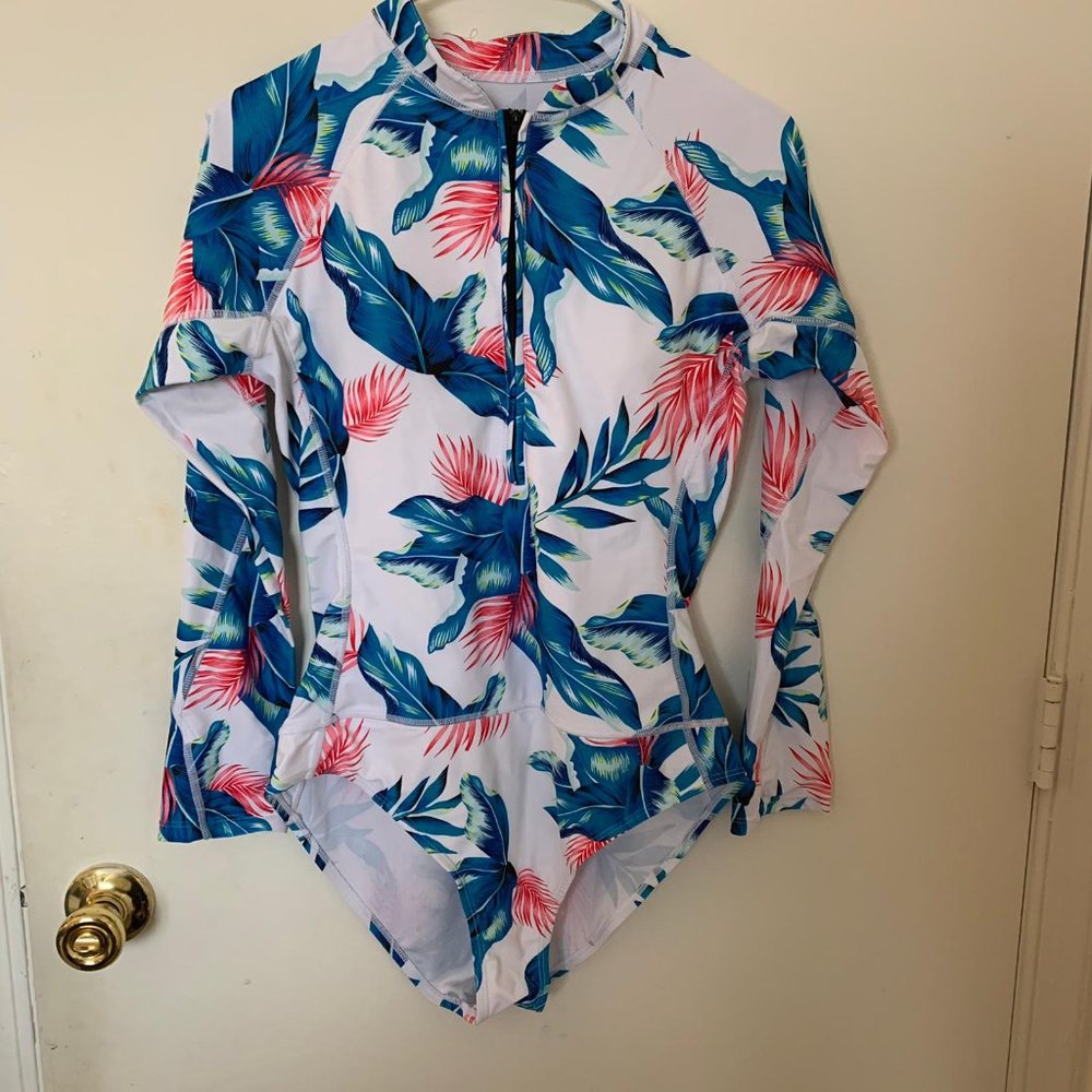 Mo&Ka Floral One Piece UV Protection Swimwear - Picture 3 of 6